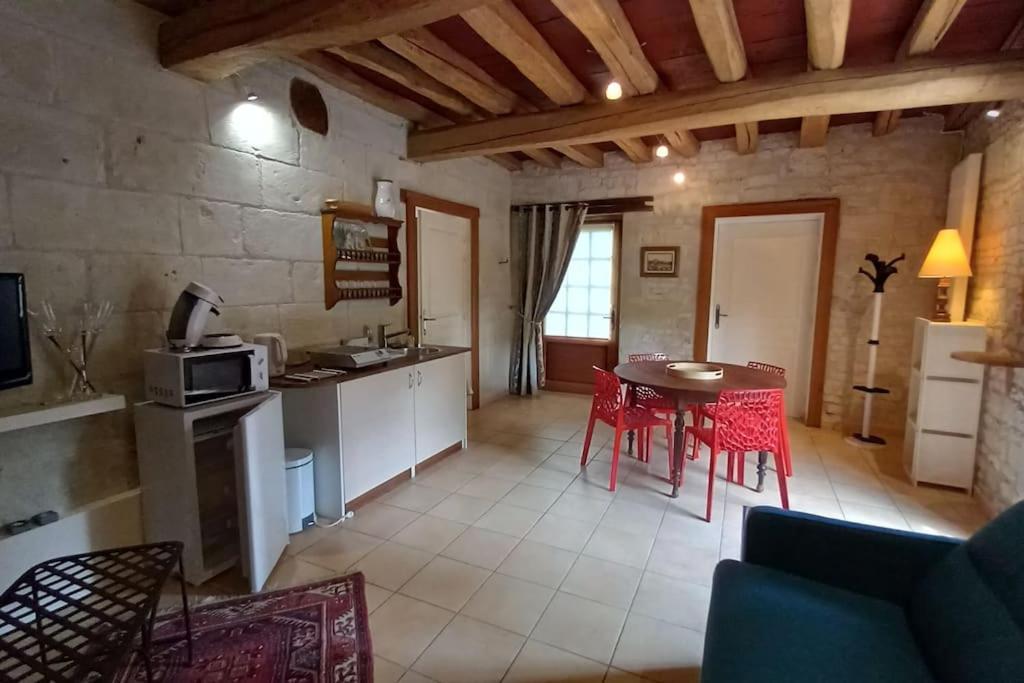 Le Logis De La Tour Villa Loudun Exteriör bild