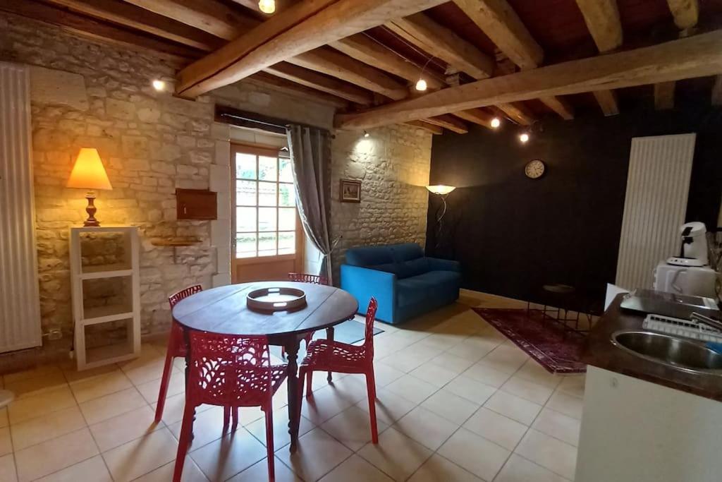 Le Logis De La Tour Villa Loudun Exteriör bild